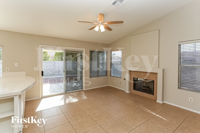 Foto del edificio - 4822 Wind Break Ln