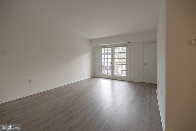 Foto del edificio - 5937 Quantrell Ave