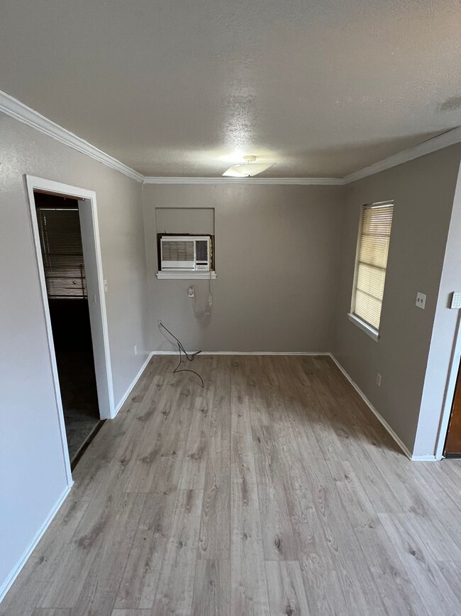 Building Photo - Updated 3 bedroom!!