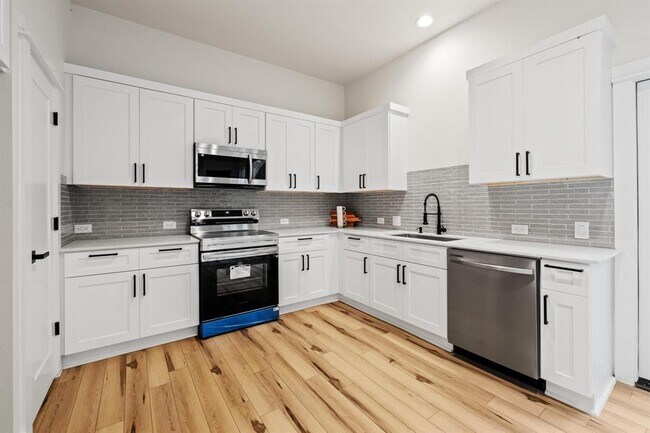 Foto del edificio - 2309 Montopolis Dr