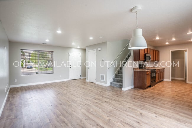 Building Photo - 1787 W 550 N