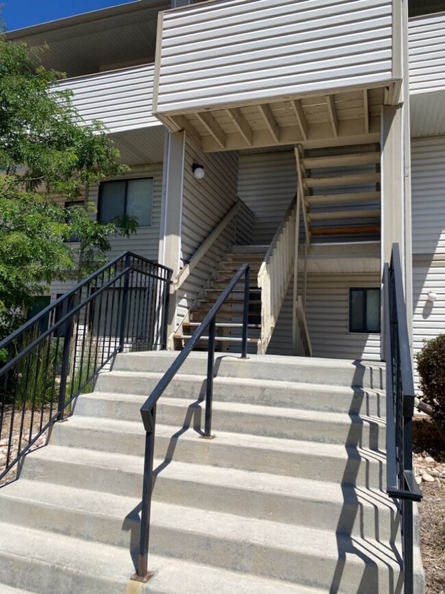 Building Photo - 1705 Heatheridge Rd