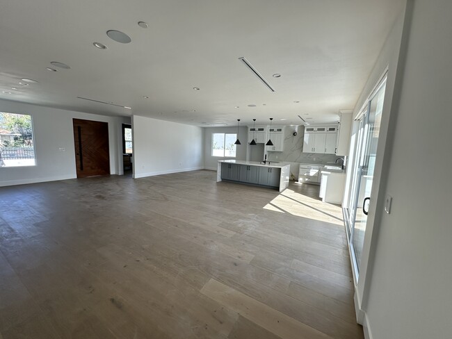 Building Photo - 6934 Jellico Ave