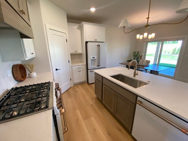 Building Photo - 5105 Modesto Dr