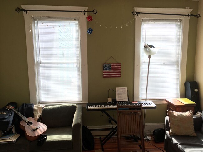 Foto del edificio - Bright 1BR in East Rock | Gas & Hot Water Included | Steps from Yale & Trails
