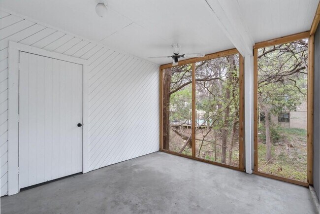 Foto del edificio - 1122 Hollow Creek Dr