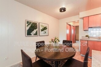 Building Photo - 1135 SE 27th Ave