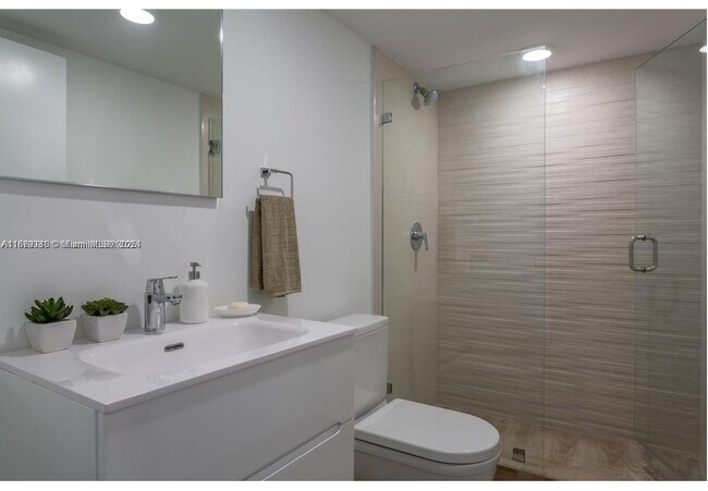 Foto del edificio - 9261 E Bay Harbor Dr
