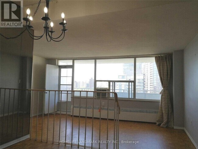 Photo du bâtiment - 10 Parkway Forest Dr