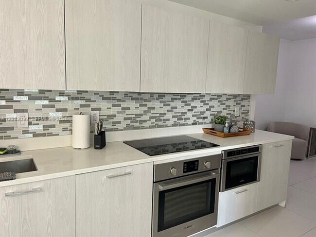 Photo - 501 NE 31st St cu-701 Apartment