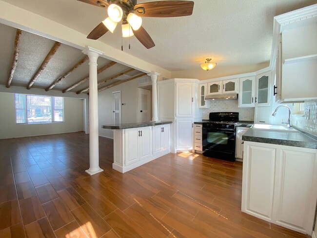 Building Photo - West El Paso 4 bed refrig A/C Home