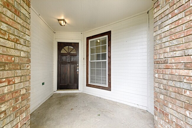 Building Photo - 502 Clover St