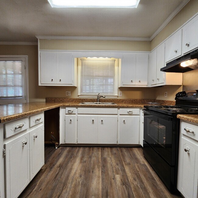 Foto del edificio - 432 Kingswood Ct
