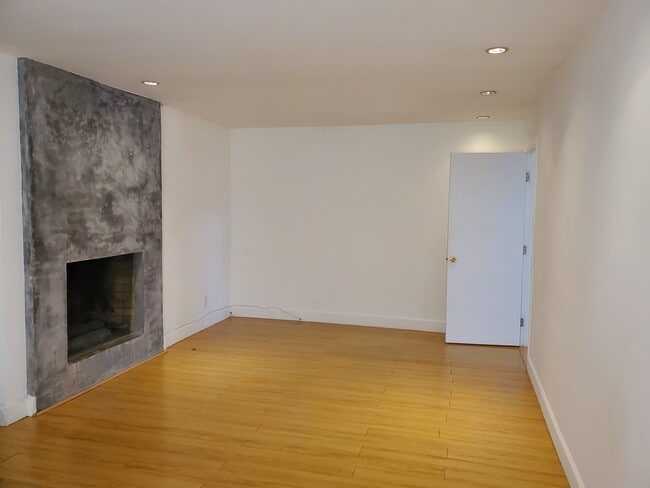 Foto del edificio - 12443 Aneta St