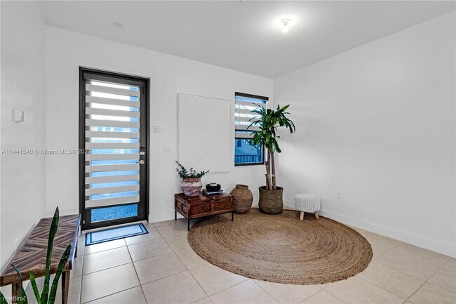 Foto del edificio - 3 br, 2 bath House - 8175 NW 104th Ave Apt 28