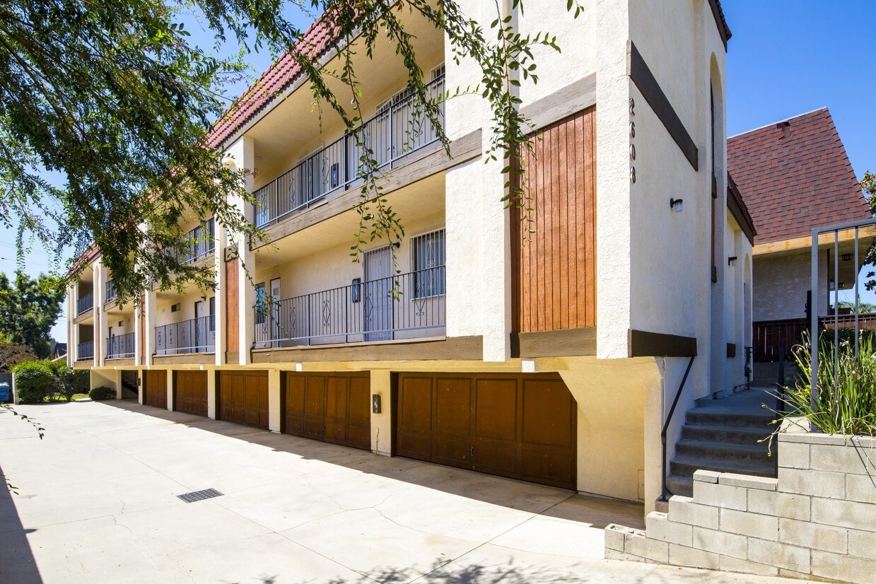 Building Photo - 2608 W Alhambra Rd