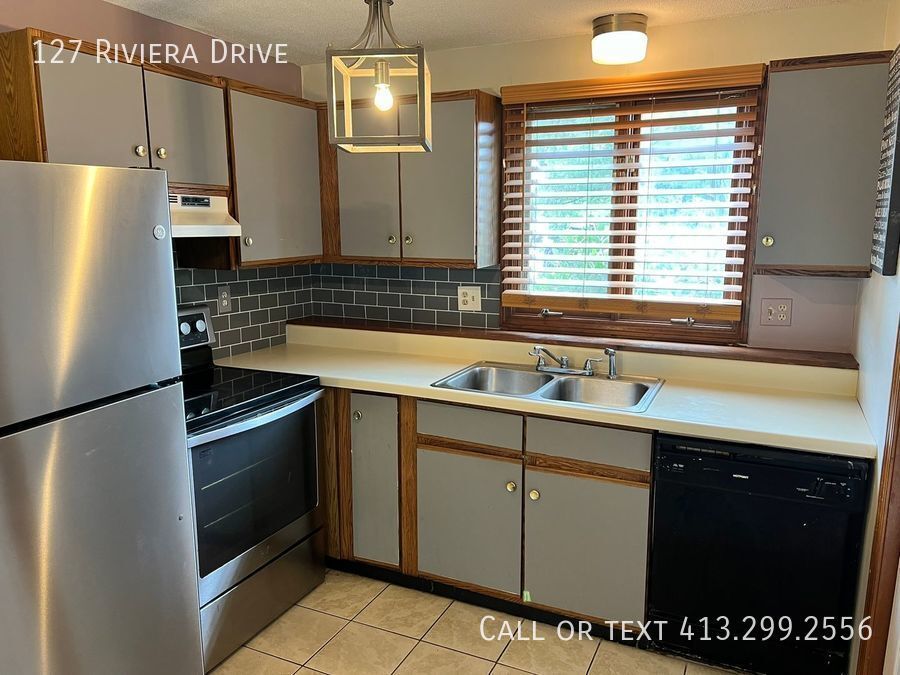 Primary Photo - Charming 2-Bedroom in Agawam – Modern Comf...
