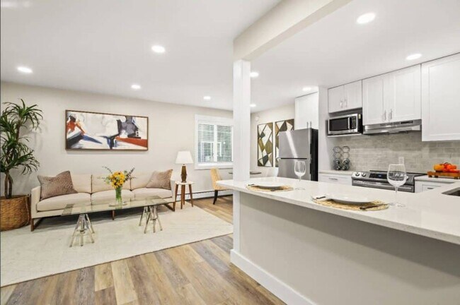 Building Photo - August 2026 Pre-Lease! 1 Bedroom Apartment in North Boulder