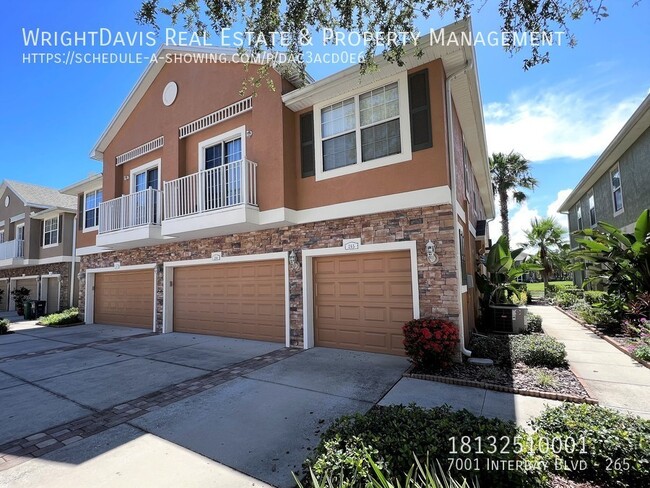 Building Photo - Beautiful 2/2 gated townhome in South Tampa!