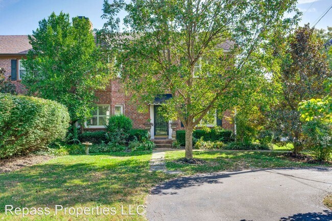 Foto del edificio - 3 br, 3.5 bath House - 1148 Granny White Ct.