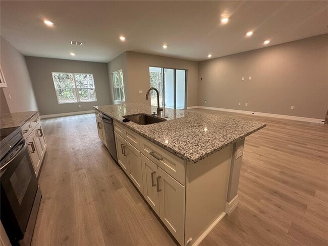 Building Photo - 9 Mimosa Ct W