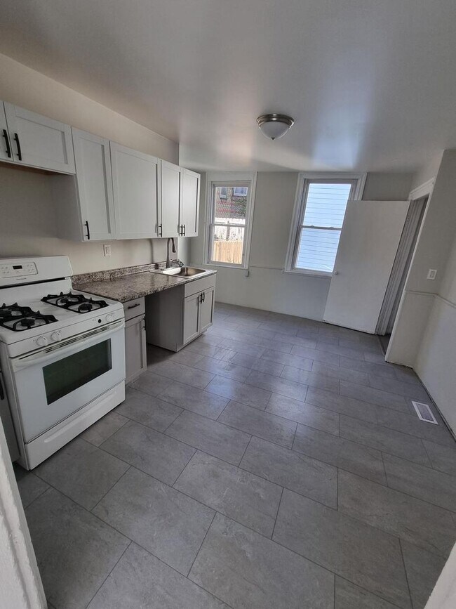 Photo - Newly Remodeled 2-Bed, 1-Bath Spacious Hou... House