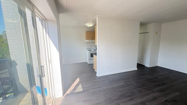 Building Photo - 792 Hughson St