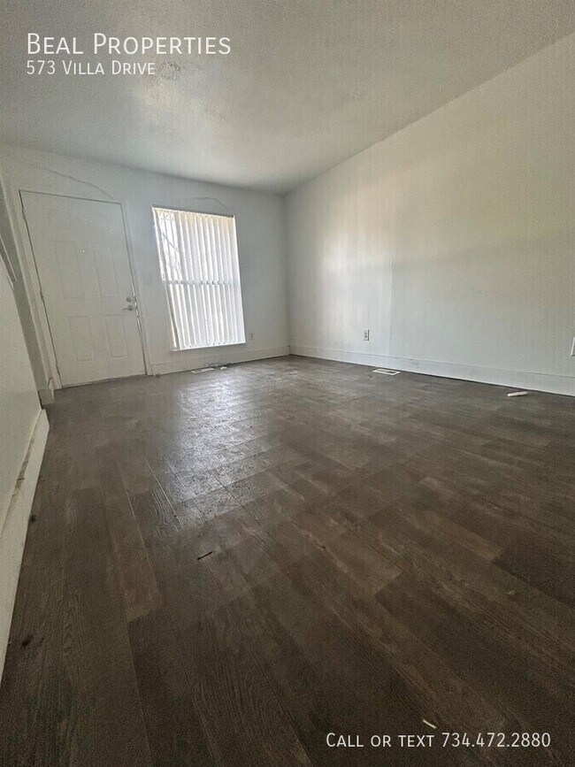 Building Photo - 573 Villa Dr