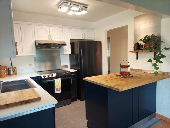 Foto del edificio - 15870 S Birchwood Loop Rd