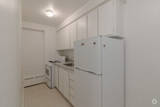 Building Photo - 3460 Rue Durocher