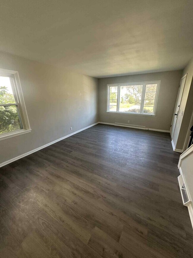 Building Photo - R64-310-312 16th Street NE