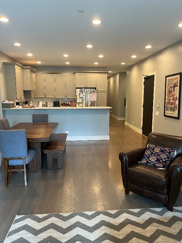 Foto del edificio - 910 Hinman Ave