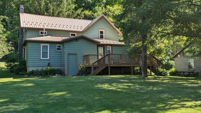 Área trasera de la casa - 1126 Trumbulls Corners Rd