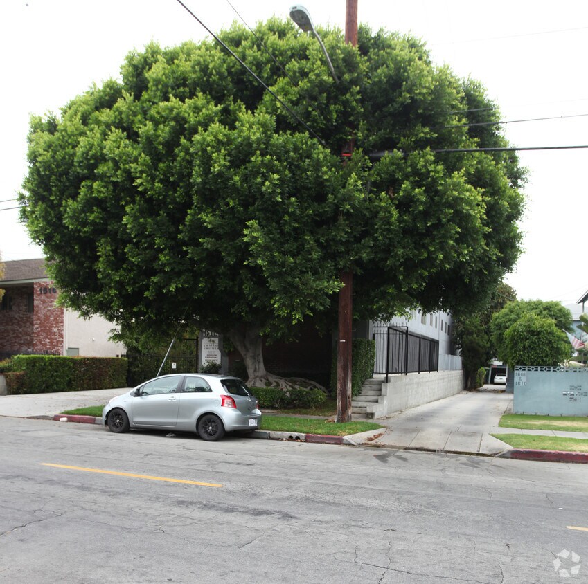 1614 Grismer Ave - 1614 Grismer