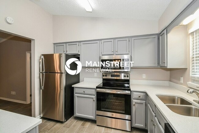 Building Photo - 3 Bedroom Pet-Friendly Home in Jacksonville, FL with Main Street Renewal