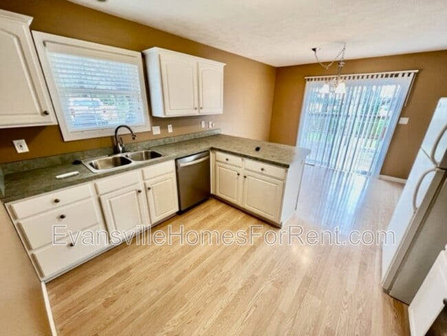 Building Photo - 4035 Pine Dr
