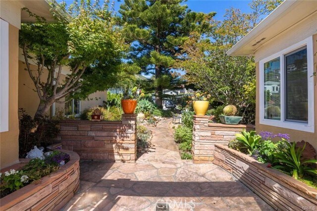 Foto del edificio - 557 Blumont St