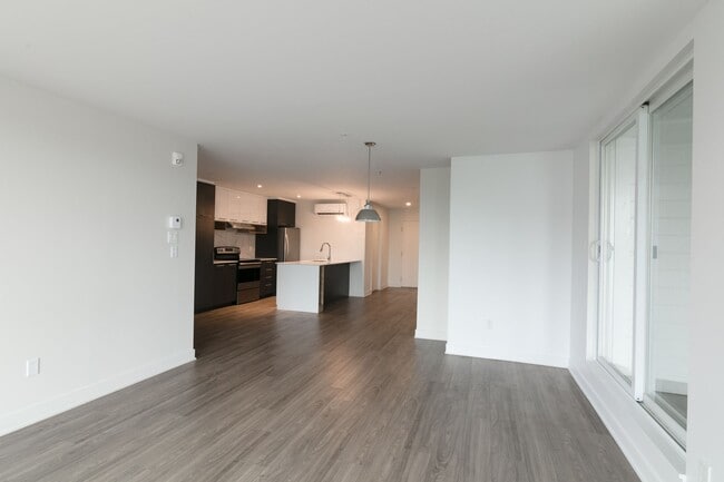 Building Photo - 9675 Av. Papineau