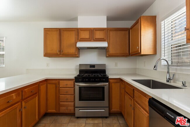 Foto del edificio - 1206 Beachwood Dr