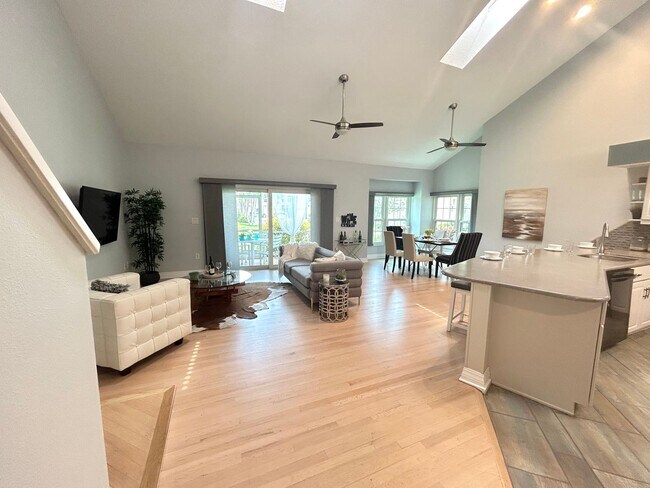 Building Photo - Gorgeous 3 Bed/3 Bath in Tranquil Gated Co...