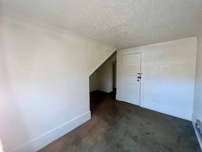 Building Photo - 411 W Alder St