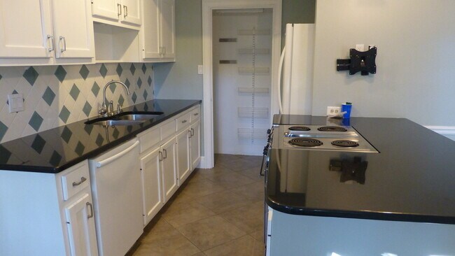 Foto del edificio - 2 Bedroom Townhouse with Two-Car Garage