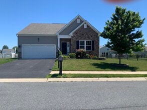 Building Photo - 127 Shady Creek Ln