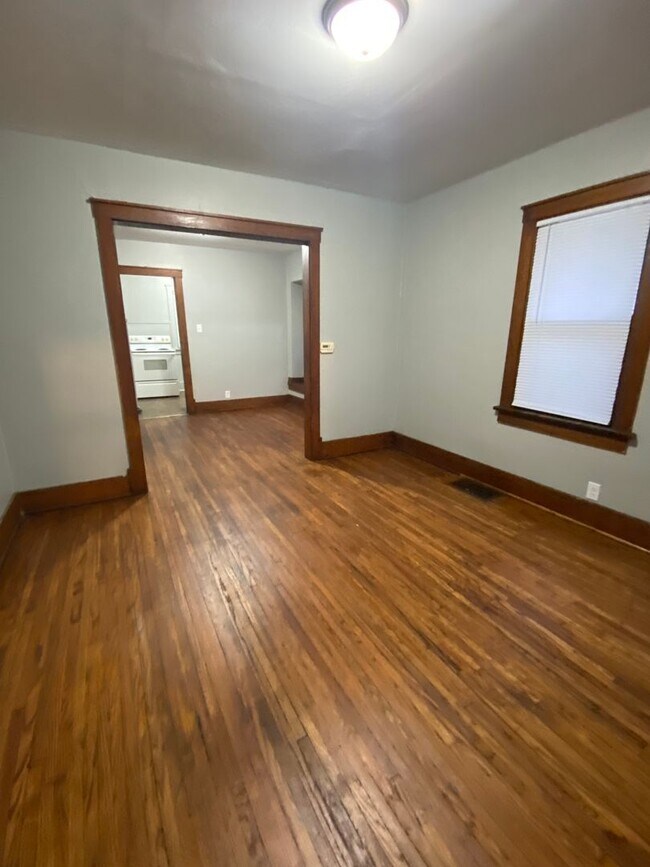 Foto del edificio - 2 Bedroom, 1 Bath Home Single Stall Attach...