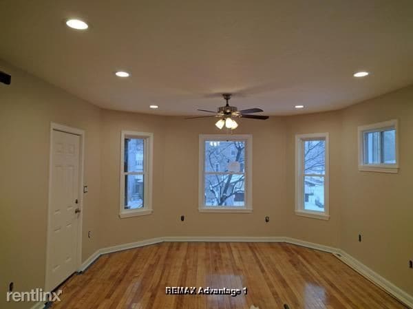 Building Photo - 3 br, 2 bath Apartment - 129 Warner Ave