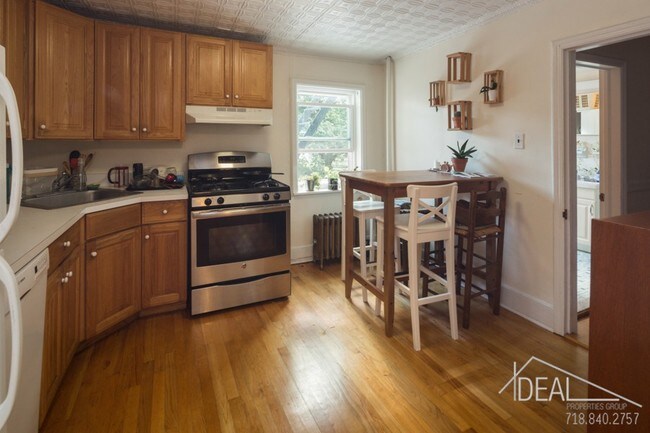 Building Photo - 314 13th Street #TownhouseR