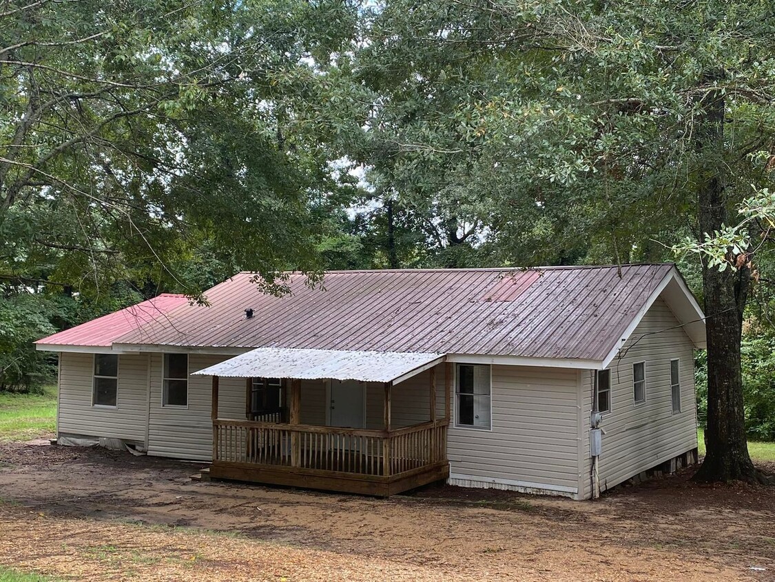 Foto principal - 3 bed/ 1 bath house in Dixie for rent