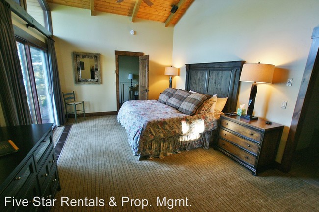 Building Photo - 2774 Rest Haven Dr