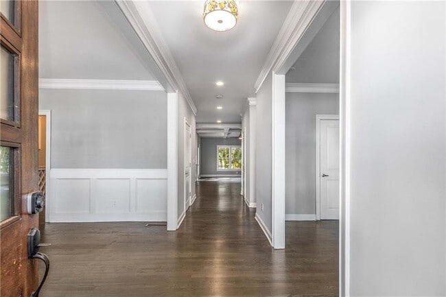 Building Photo - 207 Mellrich Ave NE