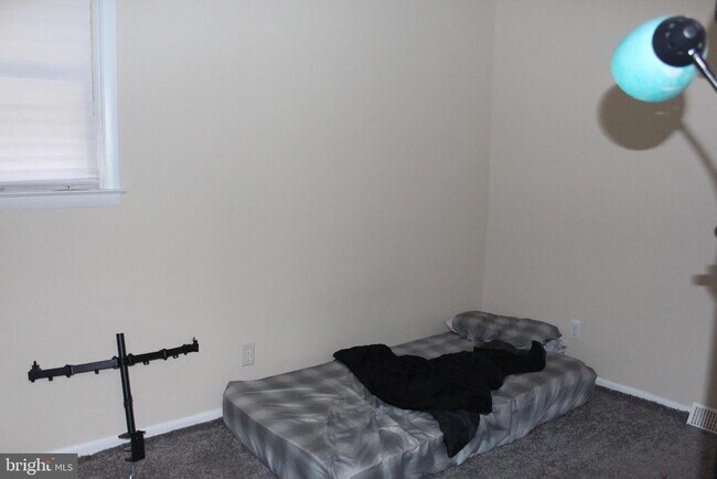 Building Photo - 107 Laurel Ave